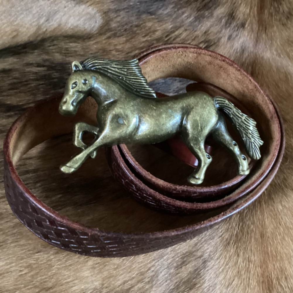 Beautiful Running Horse Buckle Leather Belt - Picture 3 of 8